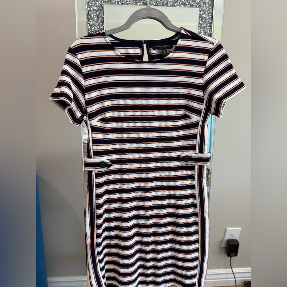 Banana Republic Blue and White Sheath Dress Crew Neck Short Sleeve